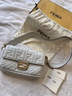 FENDI バゲットショルダーバッグ ホワイト FFロゴ