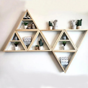 壁掛け木製装飾ラック全2種 壁掛け 木製 ウッド 装飾 ラック 収納 三角形 #な インテリア ディスプレイ フォトフレーム 軽量