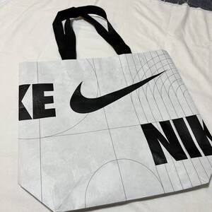 NIKE ショッピングバッグ　エコバッグ ショルダーバッグ　M トートバック　E ショッパー ショップ袋　 