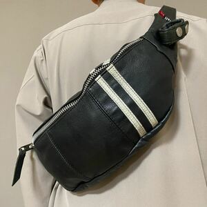 【美品】Schott ショット CLASSIC RACER BODY BAG ボディバッグ クロス ショルダー メンズ ビジネス レザー 牛革 ロゴ 斜めがけ ブラック