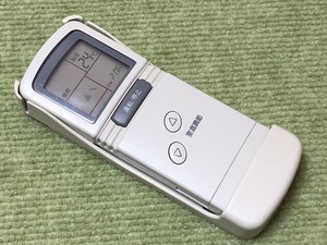 # PAR-JW22K MITSUBISHI 業務用パッケージエアコン リモコン ホルダー付き 液晶に不具合があるようです。