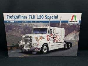  IT3925 フレイトライナー FLD 120 スペシャル トラクターヘッド 1/24 トラックシリーズ　Italeri イタレリ　プラモデル　プラッツ