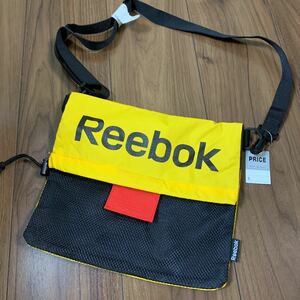 Reebok ショルダーバック　サコッシュ　リーボック　メッシュ