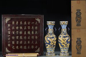 ■大成美術■黄地青花雲龍紋象耳瓶一対 郎世寧絵 絹本 【磁器瓶図】掛け軸 箱付き（検）元時代 染付 陶磁器 唐物 中国美術 骨董 古玩 051