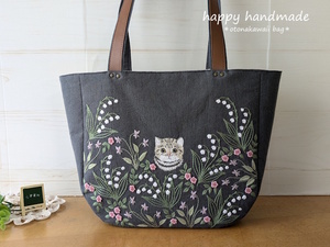 ハンドメイド♪　トートバッグ　＊猫ちゃんとお花の手刺繍　＊キジトラ　＊スズラン　＊スミレ　＊バラ　＊肩掛けOK　