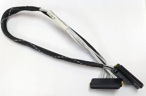 Molex 68562-0059 SASケーブル 0.5m SFF-8484/SFF-8484