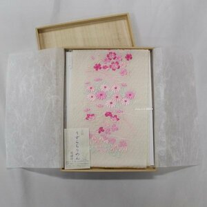 きもの日和●1,000円~[日本製]正絹うずらちりめん刺繍半衿☆桐箱入り(淡いベージュ色系×花の刺繍)ph809G[*1][P]