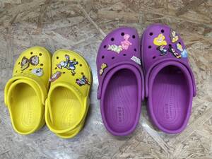 送料無料h1596 crocs クロックス C10 J2 サンダル キッズ 子供用 17.5cm 20cm イエロー ピンク 二足セット ファッション