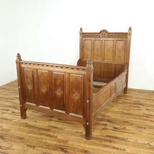 ゴシックのデザイン 年代が彫刻されたベッドフレーム 美しい彫刻 寝室 フランスアンティーク家具 アンティークフレックス　70446