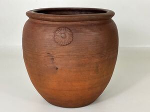 古備前 備前焼　菊紋　水甕　 甕　 明治時代 メダカ鉢　 壺 花器 古美術 時代物 サイズ 高さ21.8cm 口径20.2cm