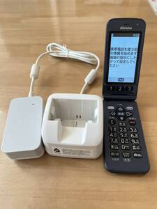 ★★★　美品　docomo ドコモ　らくらくホン F-01M ネイビー　純正充電器、卓上ホルダー付き　★★★