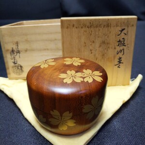 197 塗師 岡本陽斎 作 大堰川 棗 茶道具 桜花 蒔絵 金彩 漆工芸 天然木 共箱 7.6×7.6×5.5cm