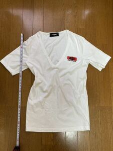 DSQUARED2！白Tシャツ Vネック・サイズS Mぐらい イタリー製 綿100%