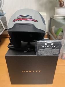 【超美品】OAKLEY MOD5 BOA59〜63cm Mips 使用1回の品　ヘルメットカバー付