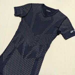 ☆AG15 YONEX ヨネックス メンズ M 半袖 着圧インナー Tシャツ カットソー 黒 アスリートモデル クリーニング済み