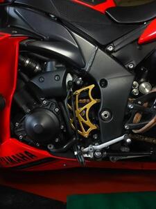 YZF-R1　 スプロケットカバー 　金アルマイト　CNC加工