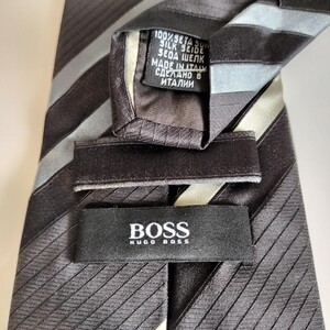 HUGO BOSS (ヒューゴボス)黒白水色ストライプネクタイ