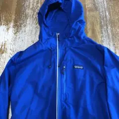 patagonia フード付き 青