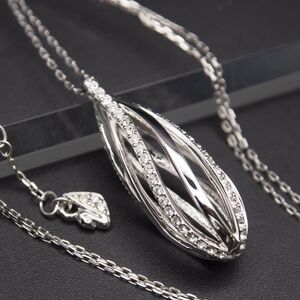 C083 スワロフスキー SWAROVSKI ペンダント ネックレス ラインストーン シルバー デザイン