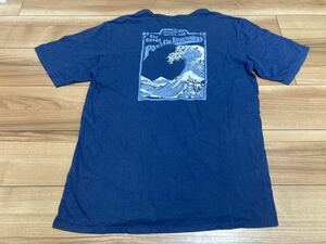 patagonia パタゴニア p6 葛飾北斎　グレートパシフィック　ポケット付きtシャツ 半袖Tシャツ ２０２２年製　ネイビー　Ｍサイズ