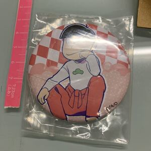 おそ松さん 缶バッジ ピンクのつなぎ