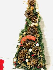 未使用　木の実＆『MERRY　CHRISTMAS』赤いプレートデザイン　壁掛けクリスマスツリー　Christmas　Xmas　高さ１６cm