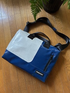 FREITAG MOSS NAVY　フライターグ　モス　ネイビー　パッド入りノートPCバック【再出品】