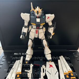 機動戦士ガンダム 逆襲のシャア MG 1/100 νガンダム 完成品 ジャンク プラモデル ガンプラ