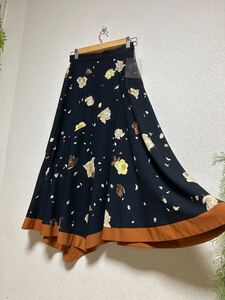 未使用品【AMERI★アメリ】フレアスカート・ローズプリント・ブラック地・Sサイズ