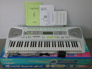 中古 CASIO カシオ 光ナビゲーションキーボード LK-58 61鍵 マイク 譜面台 楽譜 取説 電子キーボード ラージ便発送