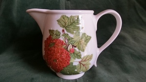 イギリス ポートメリオン ミルクジャグ フサスグリ柄：POMONA PORTMEIRION The Red Currant Milk Jug