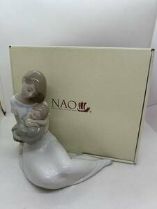 #7541 【美品】 LLADRO・NAO リヤドロ ナオ やすらぎの時 箱付き フィギュリン ブランド 陶器 磁器