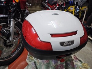 GIVI E470 パールホワイト　47リッター　トップケース　モノロックケース　ベース、鍵付き