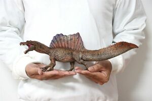 GR × LongGu 1/35 サイズ スピノサウルス 大きい 肉食 恐竜 リアル 科学 フィギュア PVC プラモデル おもちゃ 模型 プレゼント オレンジ