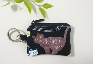 ハンドメイド〈小銭が入るキーホルダー〉ミニミニポーチ 　 Merry cat/陽気なネコ＊猫柄 (7×5）※ピルケ-ス/コインケ-ス