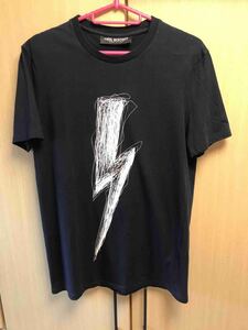 正規 18SS Neil Barrett ニールバレット ボルト サンダー 稲妻 グラフィティ クルーネック Tシャツ 紺 S PBJT477B-L534S