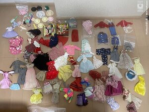 ★R7　【現状渡し　ジャンク扱い】　まとめて　リカちゃん　ジェニー　JENNY　バービー　Barbie　着せ替え人形　衣装　洋服　小物　GOODS