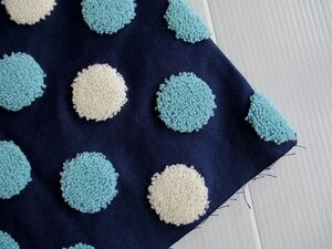 ★パンチニードル刺繍水玉ドット生地＊紺地にブルーと白水玉＊訳あり