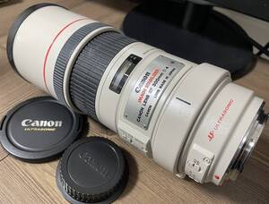 Canon　EF 300mm　1:4　L　IS　　ULTRASONIC　　キャップ 付　　キャノン　canon 300 4 l is　