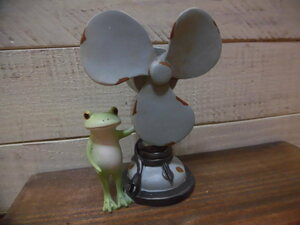 ◎樹脂製◎カエル かえる 蛙の置物 オブジェ 雑貨 レトロ 昭和 扇風機