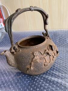 龍文堂造 鉄瓶 茶道具 急須 蓋無し 提梁真鍮製　アンティーク 現状品