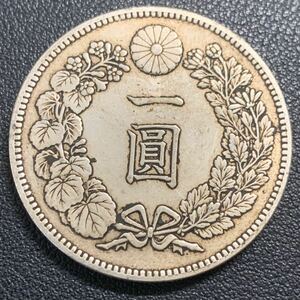 銀貨　古銭　日本　旧一円硬貨　明治八年　一圓硬貨　硬貨　竜　紋　菊