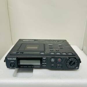 未使用 TASCAM プロ用ポータブルDAT レコーダー DA-P1 タスカム 箱付 ジャンク扱い 動作未確認 [HT24-0704-4]