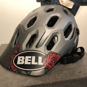 【即決/送料無料】BELL ベル 自転車ヘルメット シルバー スポーツバイク用ヘルメット サイクルヘルメット 中古