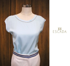 【新品・B品】ESCADA（エスカーダ） 　シルク95％　春物・夏物　半袖　ブラウスフォーマル　ブラウス　　※左肩の部分によごれがあります。