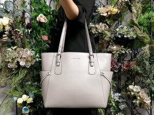 ●超美品●新品同様●Michael Kors マイケルコース●ロゴ金具●カーフ レザー 本革●ハンド トート バッグ●グレー●SV金具●A4●Js49836