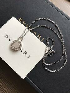 ブルガリBVLGARI ロゴチャーム　シルバー系　ネックレスチェーンプレゼント