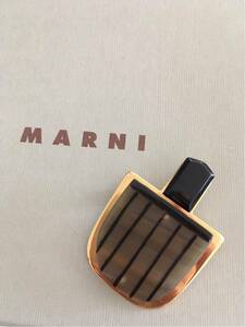 マルニ ブローチ ゴールド 樹脂 MARNI アクセサリー