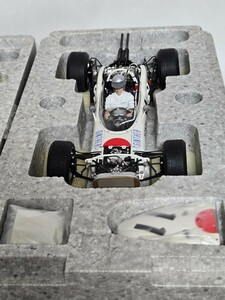 AUTOart オートアートSignature Honda RA272 F1 Mexico GP Winner 1965 Ginther driver フィギュア付世界限定2,000 出品の為に初開封品 