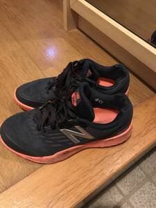 NBニューバランス　FantomFit. REV LITE